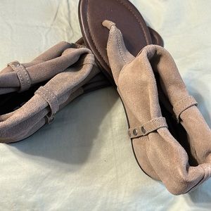 Cuff thong taupe sandal